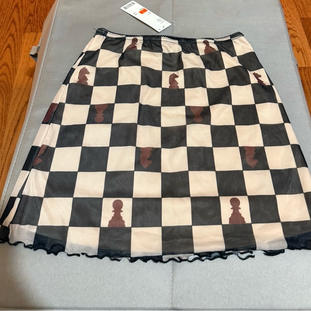 Black and White Knee-Length Casual Mini Skirt